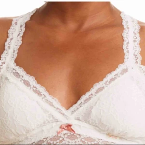  - Okej skick, det tända är att lappen är bortklippt i bak men det är inget som syns när man har på sig den. Köpt för 350kr. Storlek XS