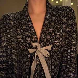  - Odd Molly kofta i storlek 0. Motsvarar XS. Jag är en s och den är sitter precis. Så en XS-S. Frakt inräknat 