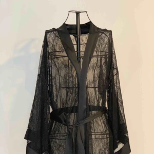  - Beautiful lace robe from women’s secret in size S-M.  New, without tags