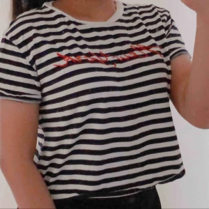  - Topp från H&M - storlek XS - köparen står för frakt