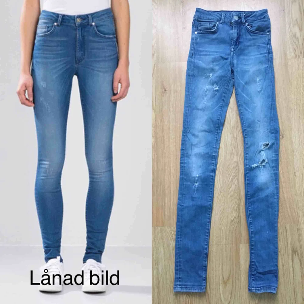 Jeans i storlek XS, stretchiga. Bra begagnat skick! Innersöm ca 77 cm. Nypris 600. 