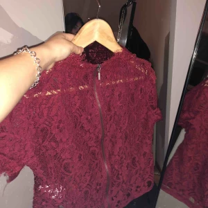  - Spetsblus från Zara köpt för 399kr säljes pga brist av användning, inga fel på den