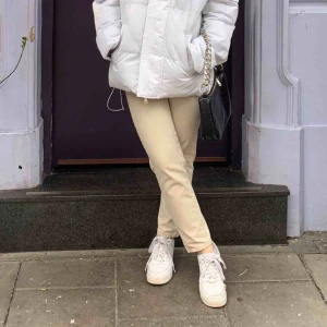  - Beiga jeans från Gina i modellen ”perfect jeans”. Använda ett fåtal gånger! Köpare står för frakt, hör av dig för fler bilder😊