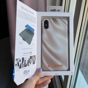 Oanvänd IDEAL OF SWEDEN mobilskal  - ⚡️Therese Lindgrens kollektion med Ideal of Sweden, modell:  SILKY DREAM xs max   ⚡️ Oanvänt! Råkade beställa i fel storlek och märkte inte det i tid.    ⚡️ Tryck på knappen under bilden för att köpa.    ⚡️ Kan skickas mot fraktkostnad. 