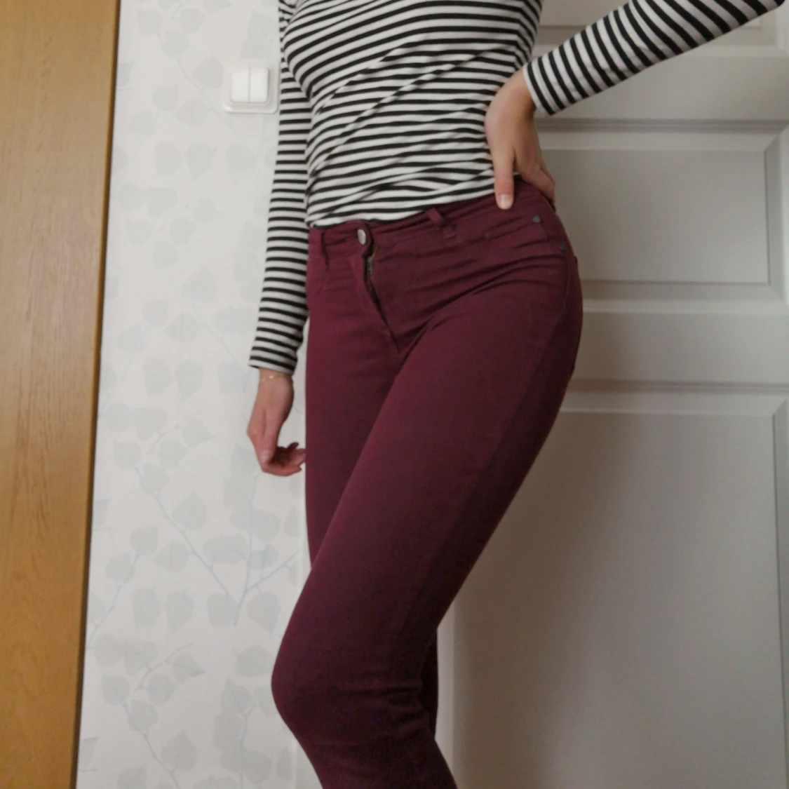 Vinröda jeans XS - 90