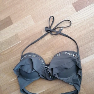 Push upp bikiniöverdel  - Använd fåtal gånger. Köpare står för frakt😊