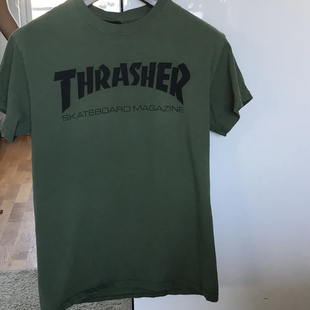 Tisha från Thrasher i en sjukt snygg grön färg. Frakt 50 kr:). T-shirts.