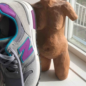  - Trendiga New Balance skor i snygga färger! Köparen står för frakt 💙!!  