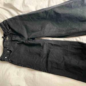 Weekday jeans i modellen ACE som jag nu säljer då de är för små 