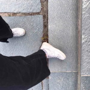  - Säljer mina favojeans pågrund av att de är för små tyvärr:((( passar till exakt allt, raka vida svarta jeans 