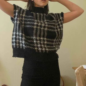  - En jätte mjuk och trendig tröja med korta ärmar.  Ni står för frakten.