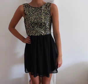  - Paljettklänning från Nelly, använd två gånger 