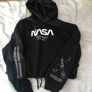 Skit fin hoodie med NASA tryck på, felfri✨