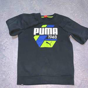 Svart Puma tröja i bra skick, storlek 164, frakt ingår i priset.