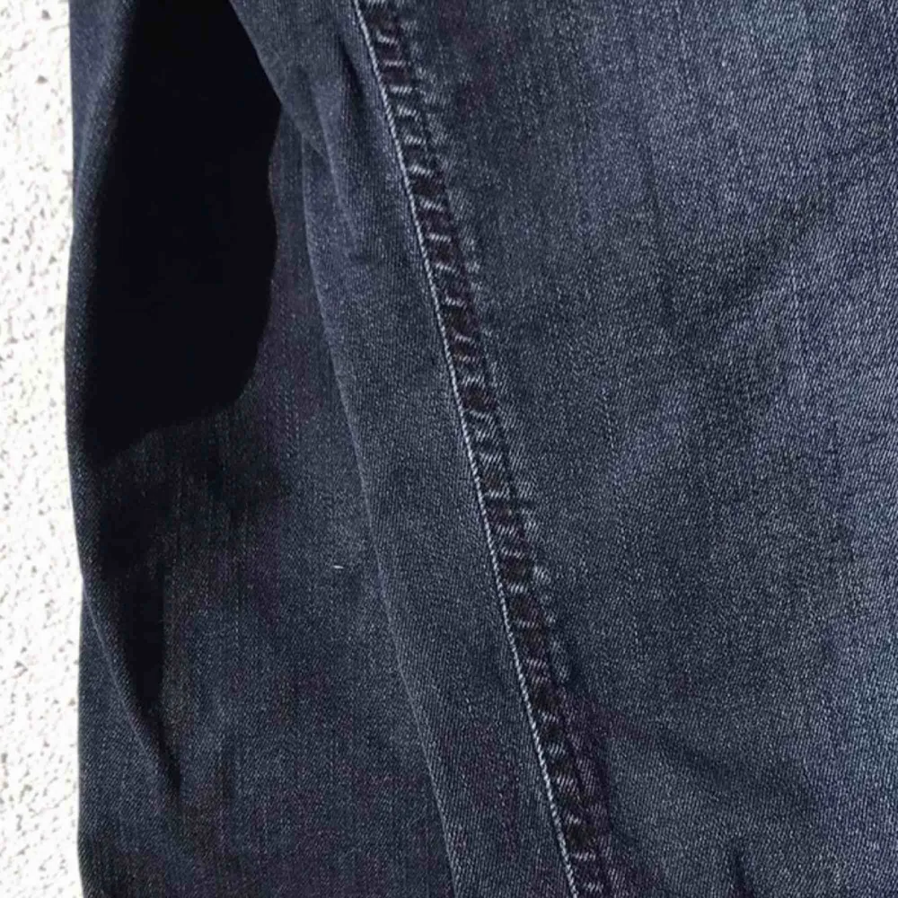Coola jeans från Acne studios i modellen skin 5 deep i bra skick . Jeans & Byxor.
