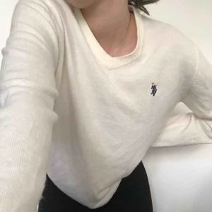 Ralph lauren - Vit stickad tröja från Ralph Lauren, köpt i NYC i storlek S. Kan mötas upp i Stockholm eller frakta 😍