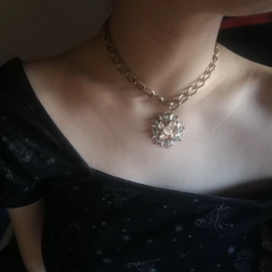 Halsband sol - Handgjort halsband av mig, "Ruth Reverie". Reglerbar storlek. Frakt tillkommer. 