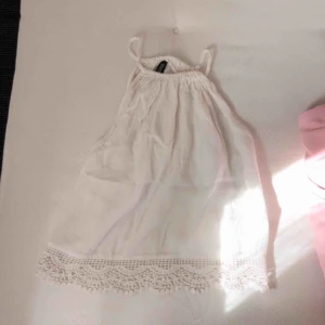  - Ett superfint enkelt linne från HM, använt ett fåtal gånger!