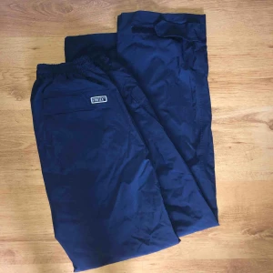  - matchade skal byxor till jackan!!! märke Matterhorn, herr storlek L  bra deal om man köper båda annars kan man köpa separat :—) frakt tillkommer 