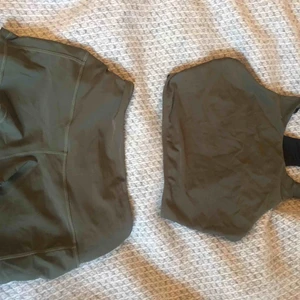  - Världens finaste träningsset, köpt på Bali. Storlek topp: L, nederdel (shorts): M. Kan köpas som set eller endast en del. Frakt tillkommer💚
