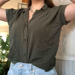 Blus från Jacqueline de Yong - Skjorta/blus från Jacqueline de Yong❤️ sparsamt använd så i bra skick! Gratis frakt!