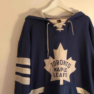  - Fint skick dock lite lite noppor på märket, inget som inte går bort på 1 min. >> OBS! Stor-rensar och säljer massor BILLIGT. Allt är 3 för 2. Enkel/snabb affär prioriteras.