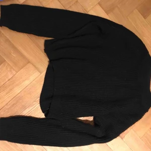  - Knappt använd fin stickad tjocktröja