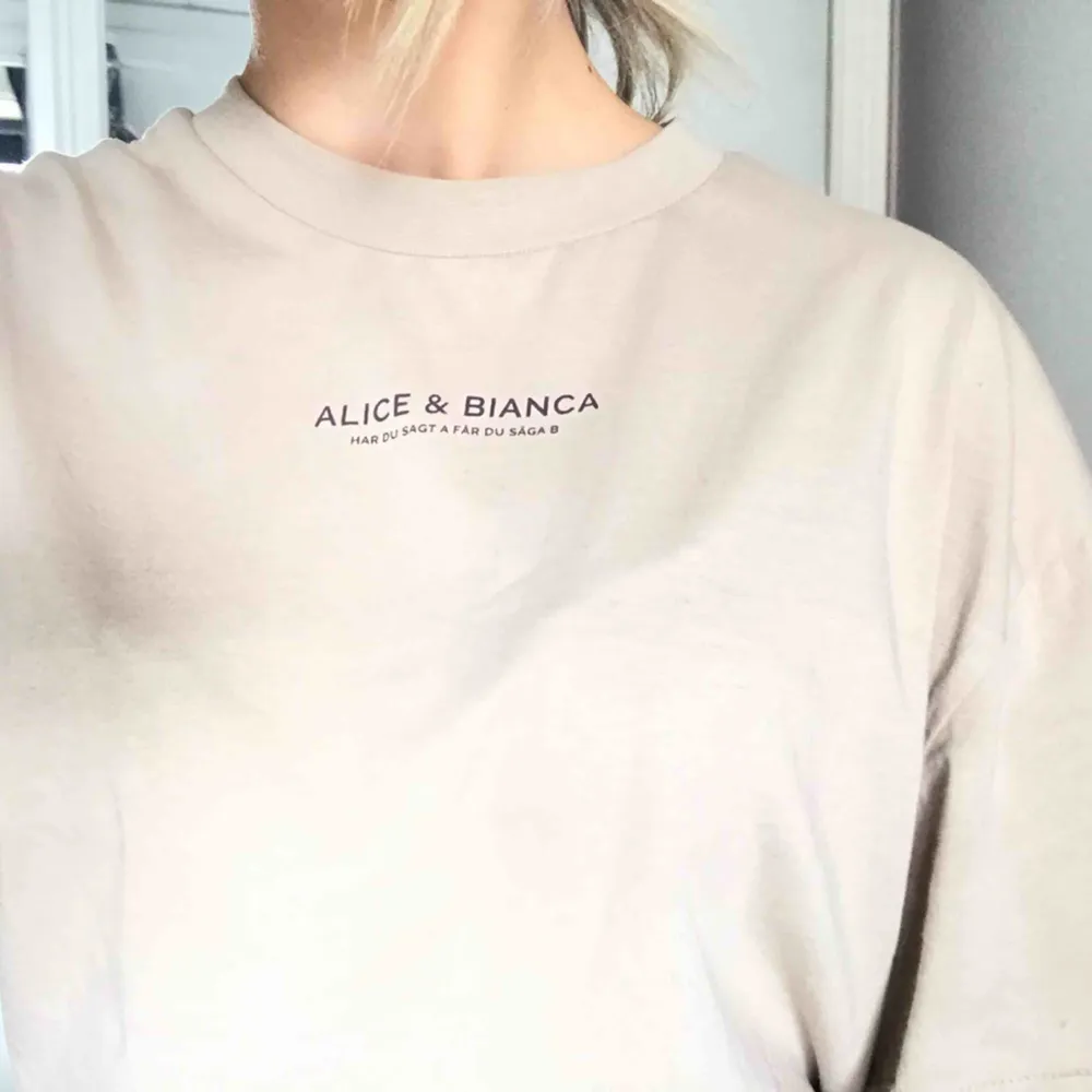 T shirt bianca ingrosso sale