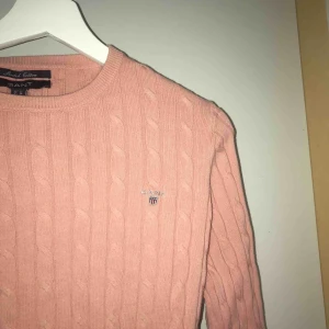  - Gant rosa Kabelstickad  Sparsamt använd  Inga fläckar 