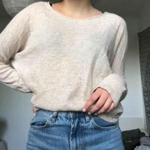  - Fin beige tröja ifrån H&M 💕