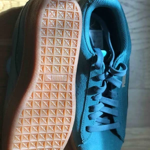  - puma skor aldrig använda!! köpte spontant bara, färgen är grönishblåa väldigt fina 