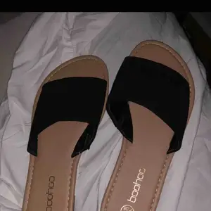 Oanvänd sandaler jätte fina men säljer dem på grund av fel storlek!!!