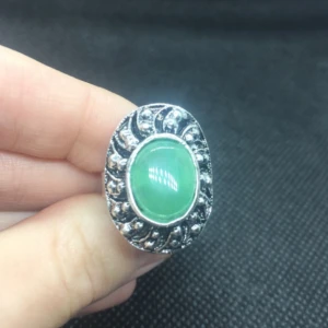  - Helt magisk piggelingrön ring som passar alla då justerbar! Frakt: 9:- Ingen garanti om nickelfrihet-vid allergi köp ej för säkerhetsskull