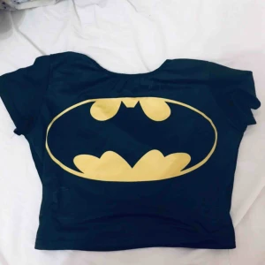  - Batmantröja Xs/s Bra skick Från wish så inte bästa materialet men snygg och hållbar