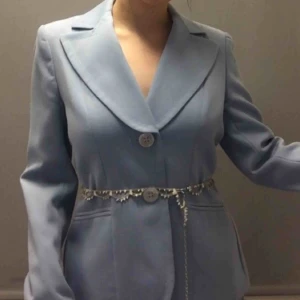  - Vet ej märke, men en fin kedja i fint skick! Kan användas som halsband vilket den är gjord för tror jag, men har själv använt som midjeskärp.