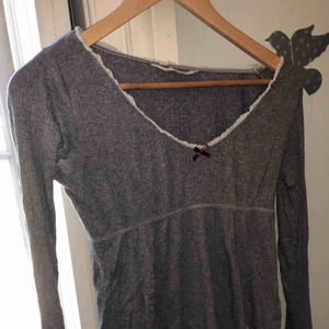  - Äkta Odd Molly tröja, jätte fin men kommer aldrig till användning längre. Köpt för runt 800kr men säljer för 100kr + 10kr frakt😊💘 Den passar i princip alla storlekar då den e sjukt stretchig ‼️endast swish‼️