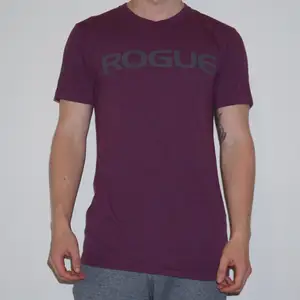 Vinröd tröja från Rogue. Använd få gånger. 