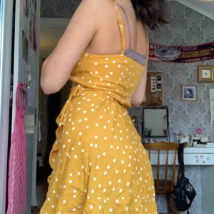  - Klänning från bershka använd en gång