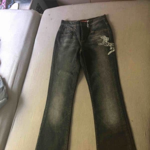  - angelo marani jeans i nyskick. Aldrig används. Sälj pga för stor storlek. 2000kr från början