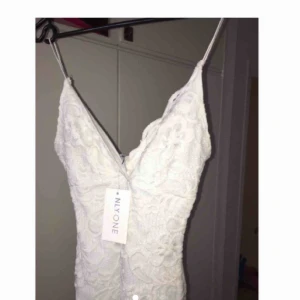  - Jätte fin klänning som inte kommer till användning 💔sitter jätte fint och framhäver ens kurvor, från Nelly men slutsåld. Är den på sista bilden men kort modell.