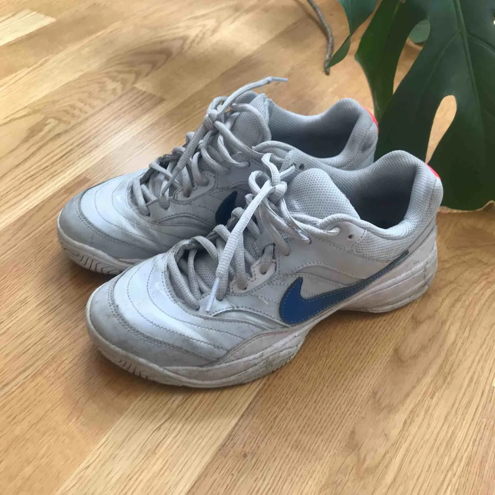 NIKE sneakers, väldigt sköna passar strlk 38-39. Skor.