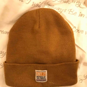  - Jätte fin mössa, använt typ 2 gånger. Köparen står för frakt eller så kan jag mötas i Uppsala 💕