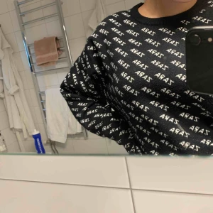  - Tröja från zara i strl m men passar en s/XS också skulle jag säga, inte använd många ggr alls.
