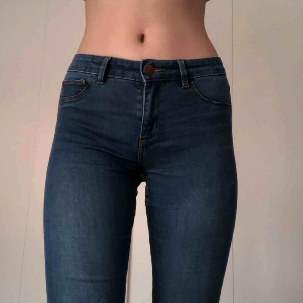 Jegging Jane jeans från cubus storlek S men lite stora i storleken, funkar även för M, säljer då dem inte kommer till användning längre💞 jag är 178cm som referens. Jeans & Byxor.