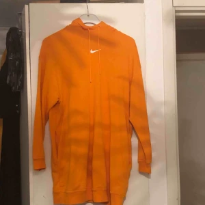  - Snygg hoodie klänning från nike aldrig använd, köparen står för frakt 