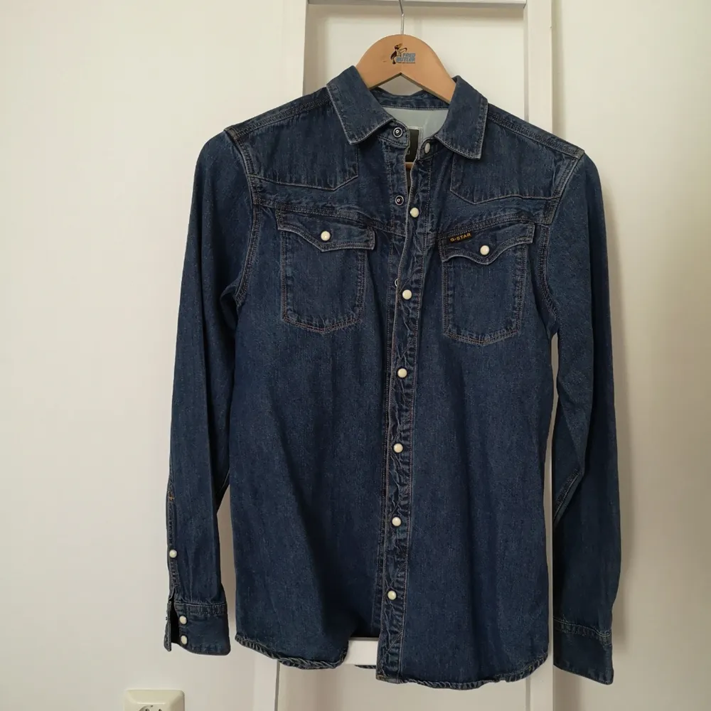 G-star Raw-jeansskjorta.  Kan mötas i Stockholmstrakten alternativt betalar köparen för frakten. Skjortor.