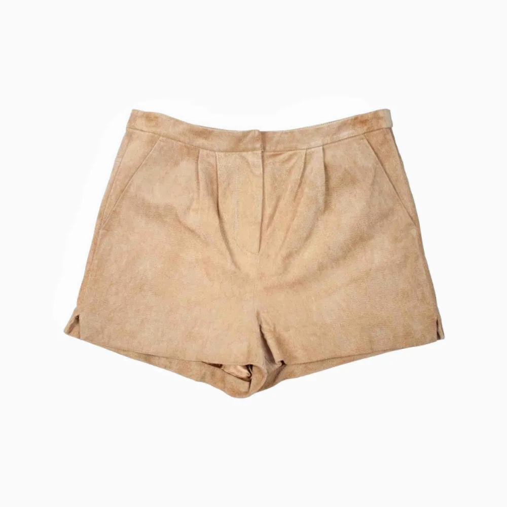 Real suede mini shorts in sand beige SIZE Label: M, fits best as loose S, or tight M Measurements (flat) inseam: 5 cm rise: 27.5 cm waist: 39 cm Free shipping! No returns! The price is final. Read the full description at our website majorunit.com. Shorts.