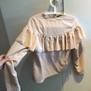  - Nakd blus  Priset är inklusive frakt 