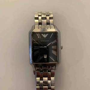  - Fin och stilren Armani klocka. 100% äkta och inköpt i Stockholm på step in watch center. Batteriet måste dock bytas, annars felfri!