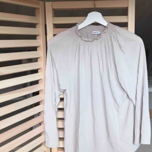  - Filippa k blus oanvänd 